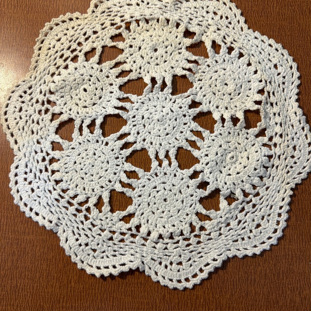 Vtg Handmade 10" Crocheted Ivory Doily With Sun Shaped Medalions In The Center
